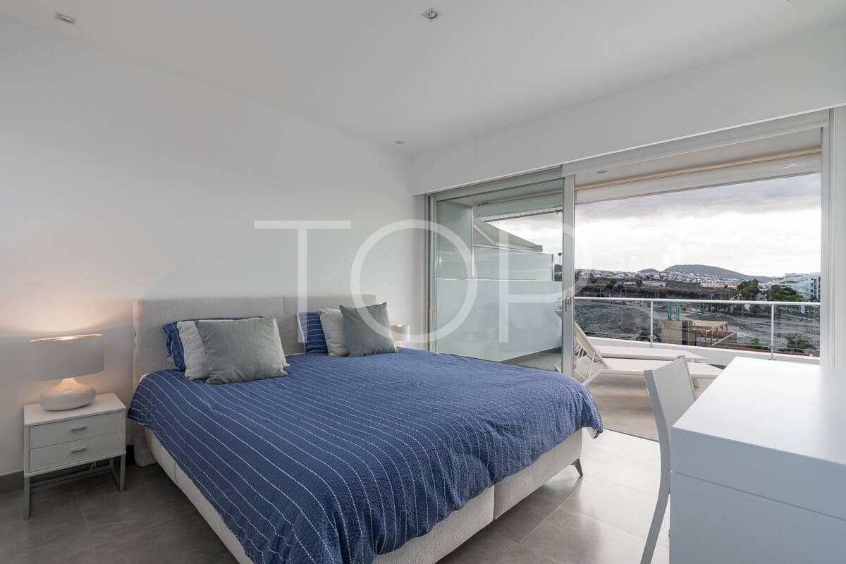 3 chambre Penthouse à vendre à La Caleta Adeje avec piscine garage - 1 395 000 € (Ref: 9429034)