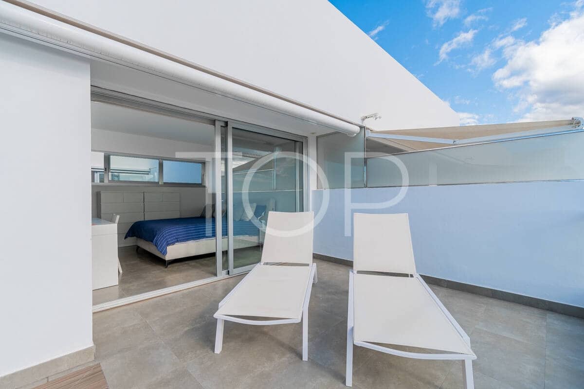 3 chambre Penthouse à vendre à La Caleta Adeje avec piscine garage - 1 395 000 € (Ref: 9429034)