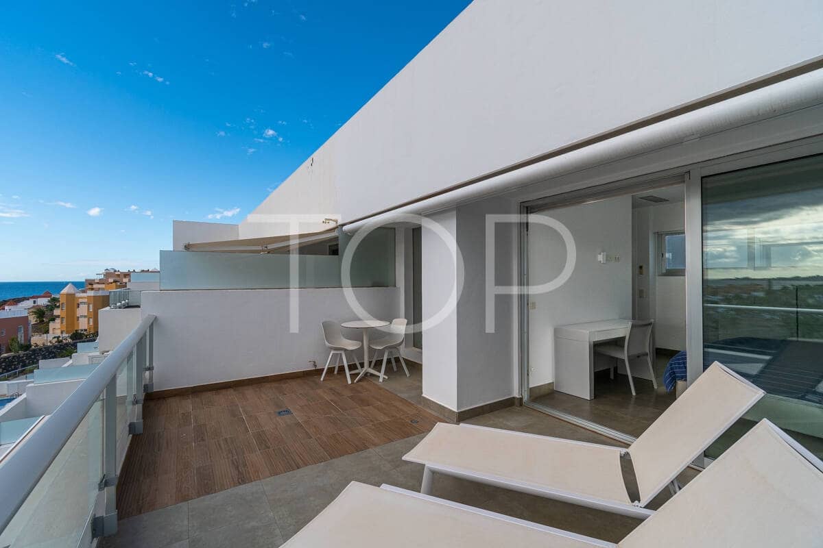3 chambre Penthouse à vendre à La Caleta Adeje avec piscine garage - 1 395 000 € (Ref: 9429034)