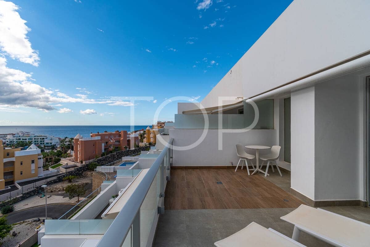 3 chambre Penthouse à vendre à La Caleta Adeje avec piscine garage - 1 395 000 € (Ref: 9429034)