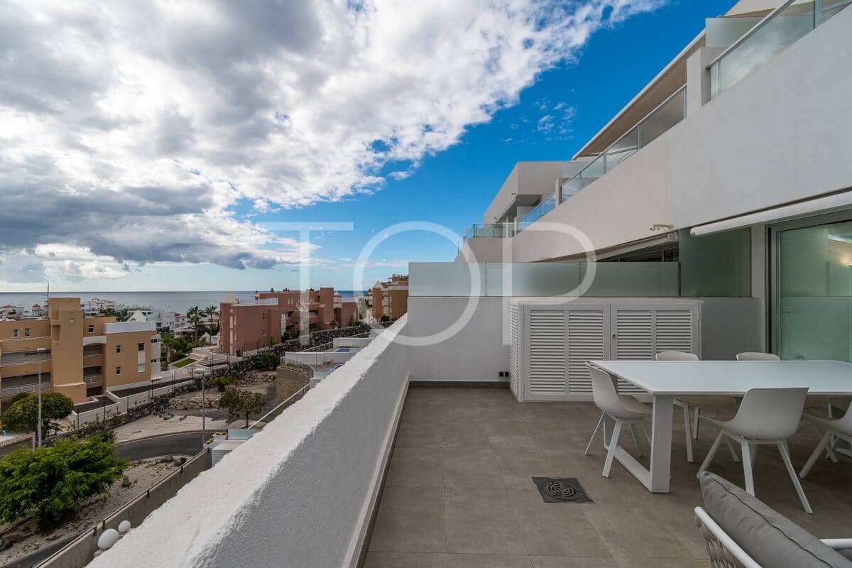 3 chambre Penthouse à vendre à La Caleta Adeje avec piscine garage - 1 395 000 € (Ref: 9429034)
