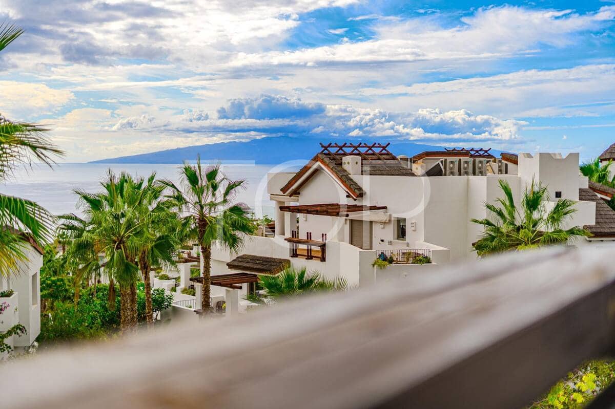 2 slaapkamer Flat te koop in Guia de Isora met zwembad garage - € 720.000 (Ref: 9438961)