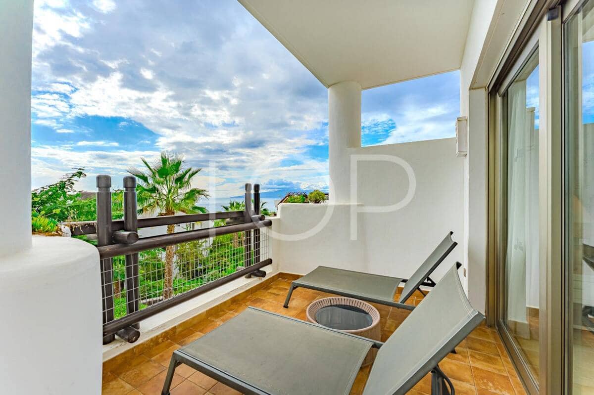 2 slaapkamer Flat te koop in Guia de Isora met zwembad garage - € 720.000 (Ref: 9438961)