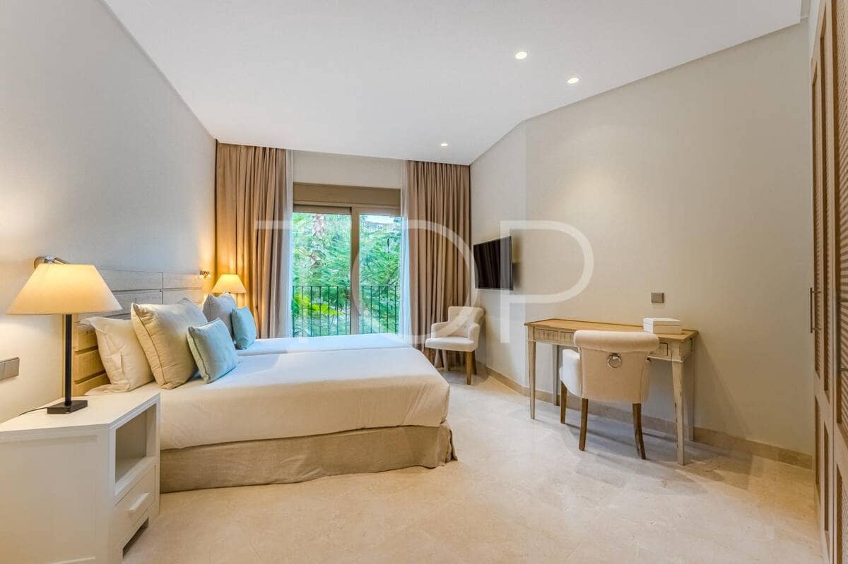 2 slaapkamer Flat te koop in Guia de Isora met zwembad garage - € 720.000 (Ref: 9438961)