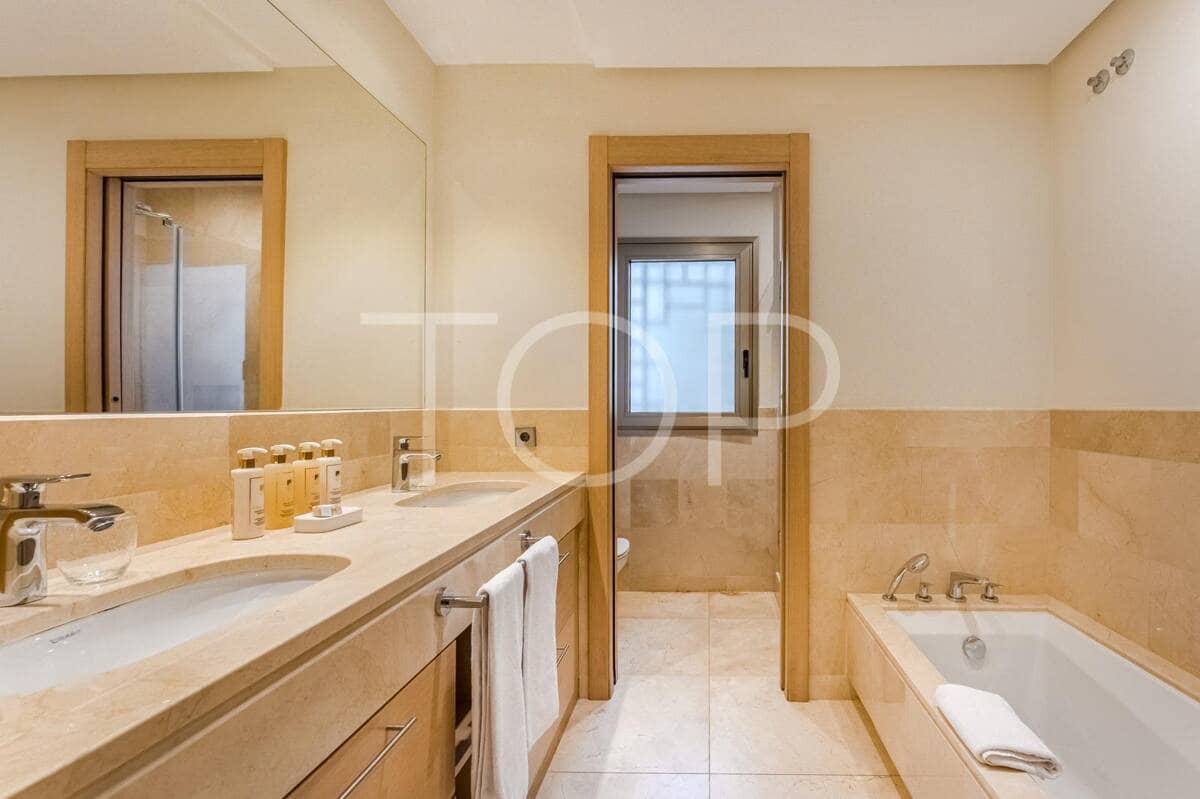 2 slaapkamer Flat te koop in Guia de Isora met zwembad garage - € 720.000 (Ref: 9438961)