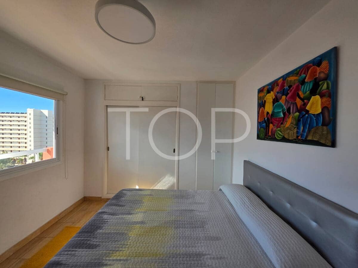 Piso de 1 habitación en Playa de las Americas en venta con piscina - 345.000 € (Ref: 9449995)