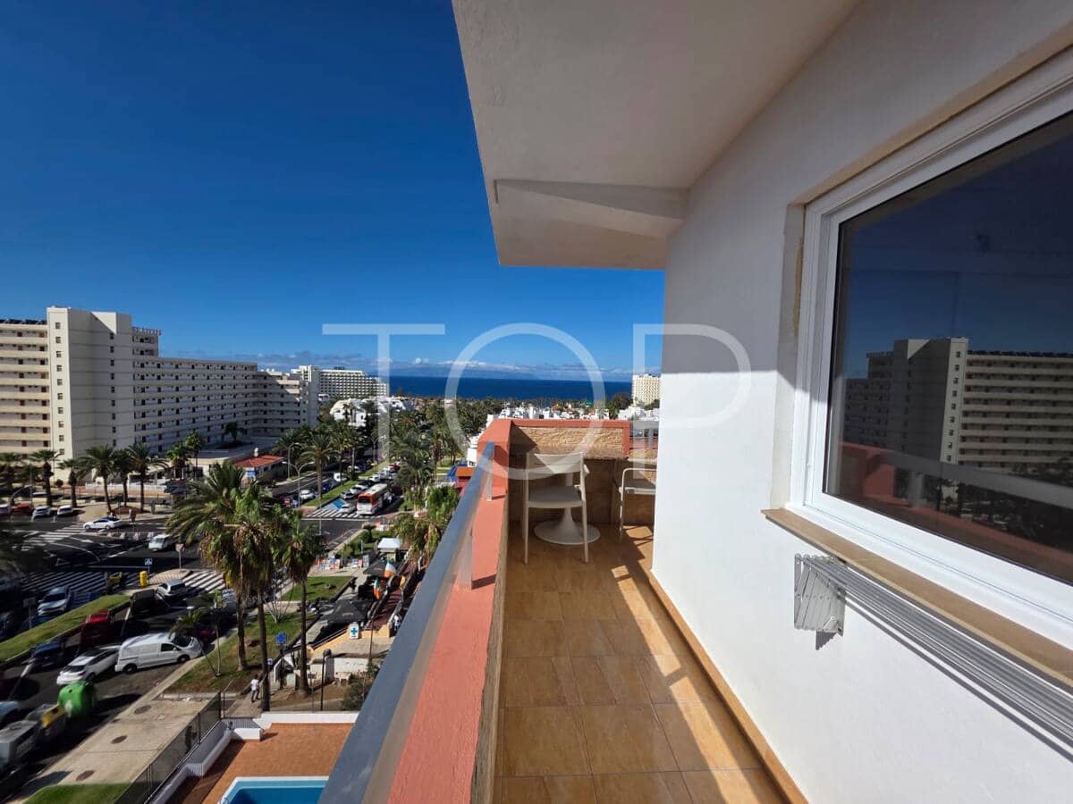 Piso de 1 habitación en Playa de las Americas en venta con piscina - 345.000 € (Ref: 9449995)