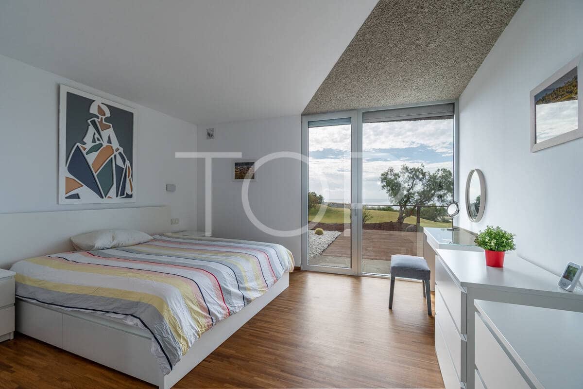 3 makuuhuone Omakotitalo myytävänä paikassa Guia de Isora mukana uima-altaan 
autotalli - 2 200 000 € (Ref: 9452490)