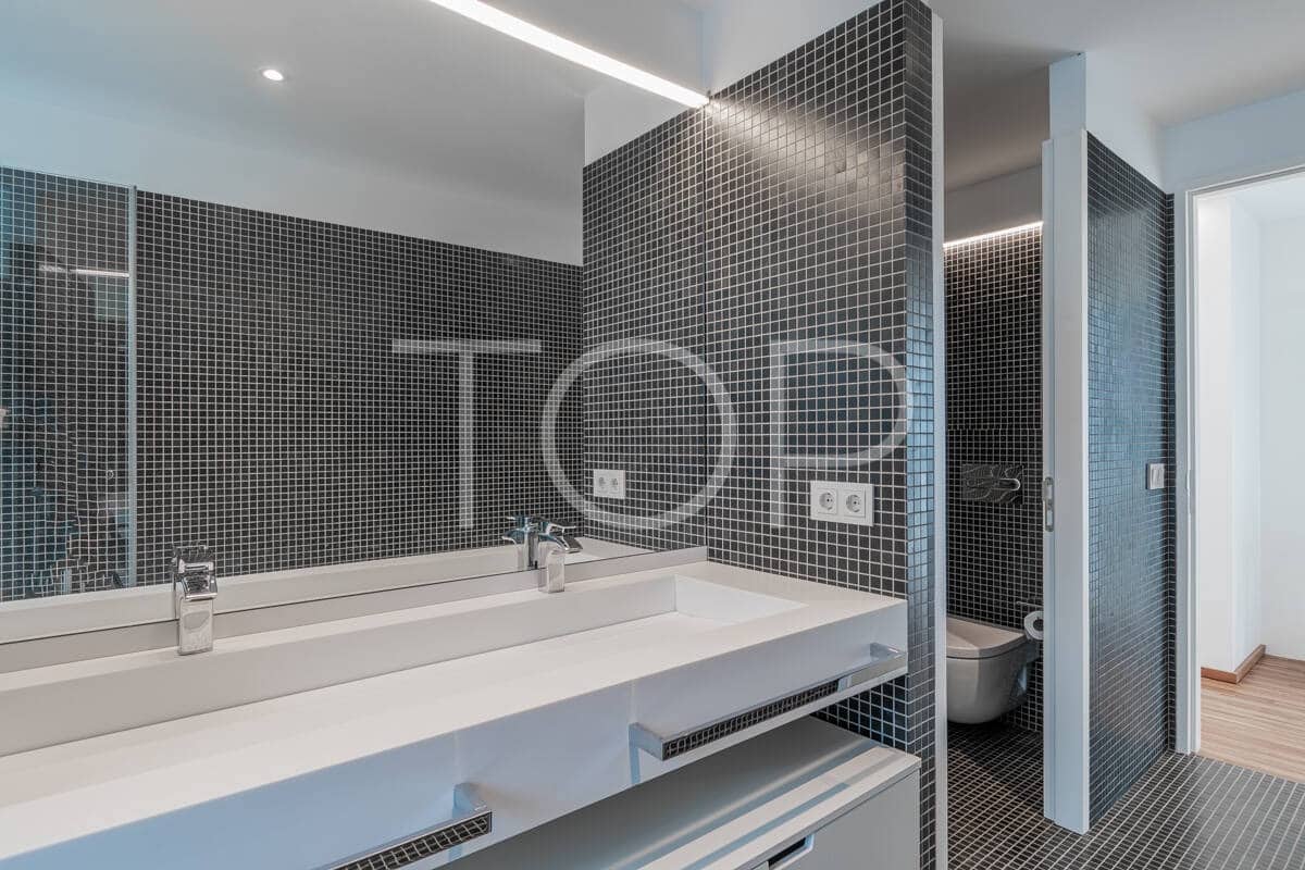 3 makuuhuone Omakotitalo myytävänä paikassa Guia de Isora mukana uima-altaan 
autotalli - 2 200 000 € (Ref: 9452490)