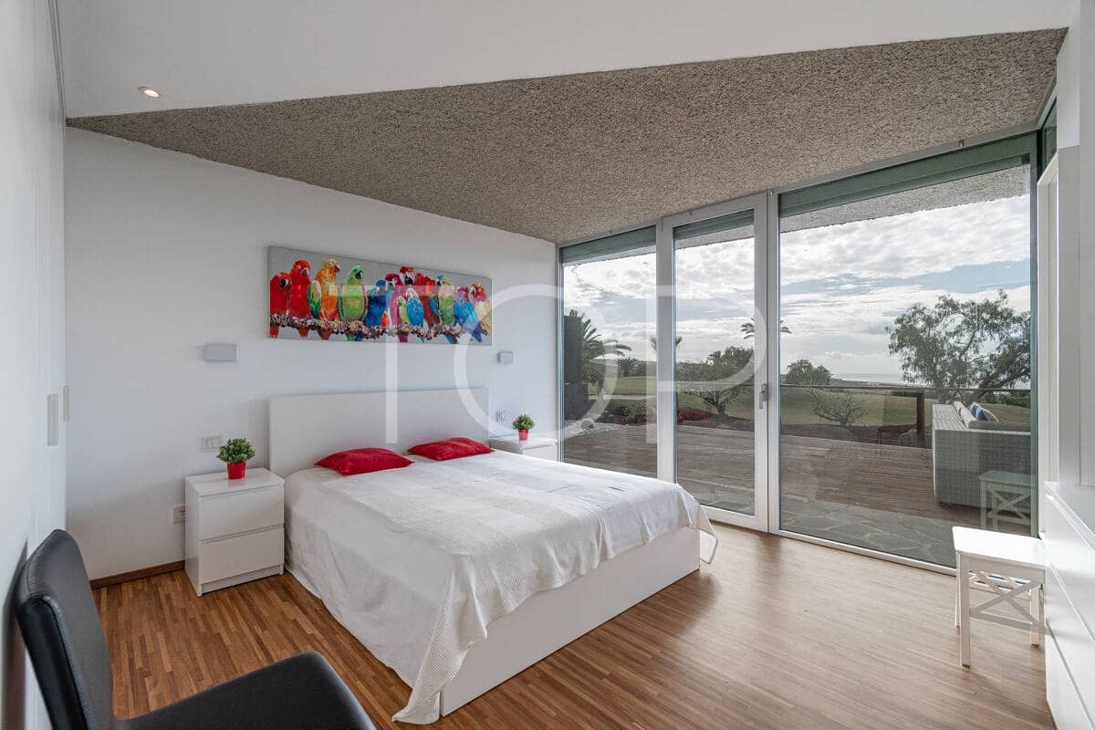 3 makuuhuone Omakotitalo myytävänä paikassa Guia de Isora mukana uima-altaan 
autotalli - 2 200 000 € (Ref: 9452490)