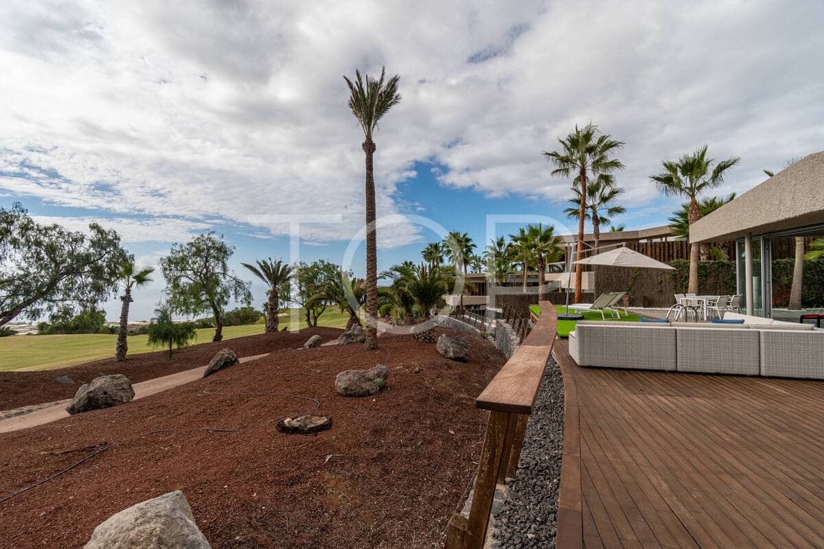 3 makuuhuone Omakotitalo myytävänä paikassa Guia de Isora mukana uima-altaan 
autotalli - 2 200 000 € (Ref: 9452490)