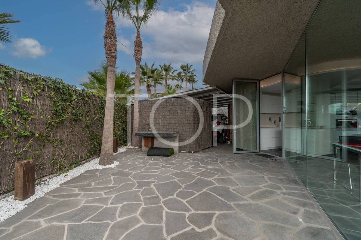 3 makuuhuone Omakotitalo myytävänä paikassa Guia de Isora mukana uima-altaan 
autotalli - 2 200 000 € (Ref: 9452490)