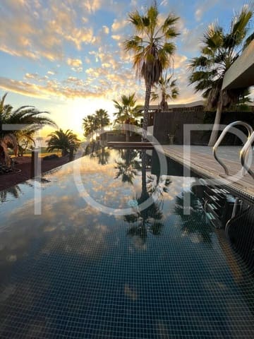 3 chambre Maison de Ville à vendre à Guia de Isora avec piscine garage - 2 200 000 € (Ref: 9452490)