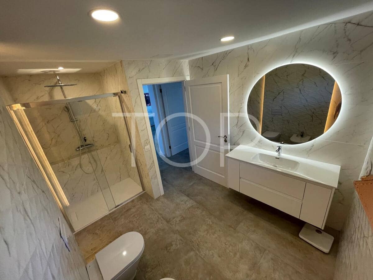 4 quarto Casa em Banda para arrendar em El Madronal com piscina garagem - 4 000 € (Ref: 9467810)