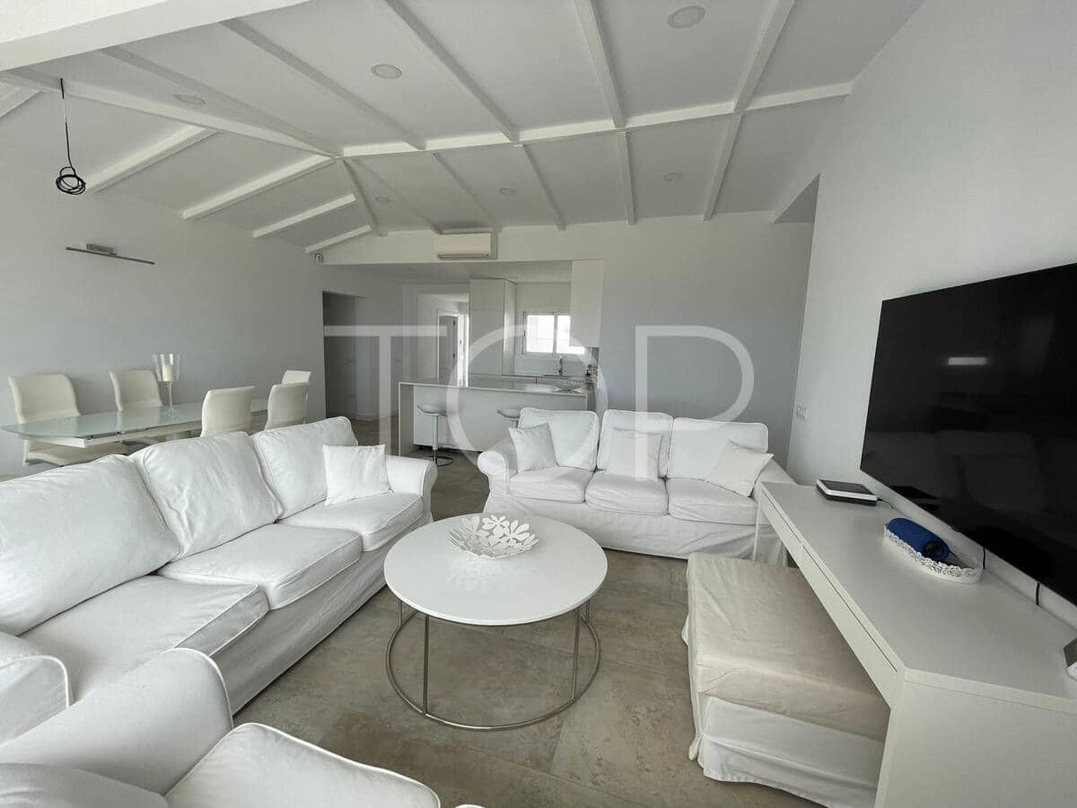 4 quarto Casa em Banda para arrendar em El Madronal com piscina garagem - 4 000 € (Ref: 9467810)