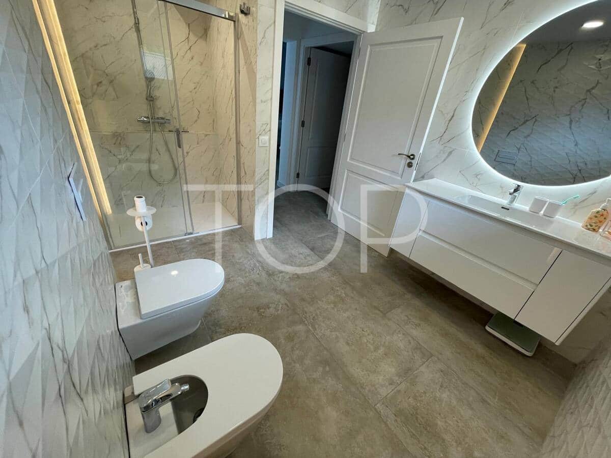 4 quarto Casa em Banda para arrendar em El Madronal com piscina garagem - 4 000 € (Ref: 9467810)