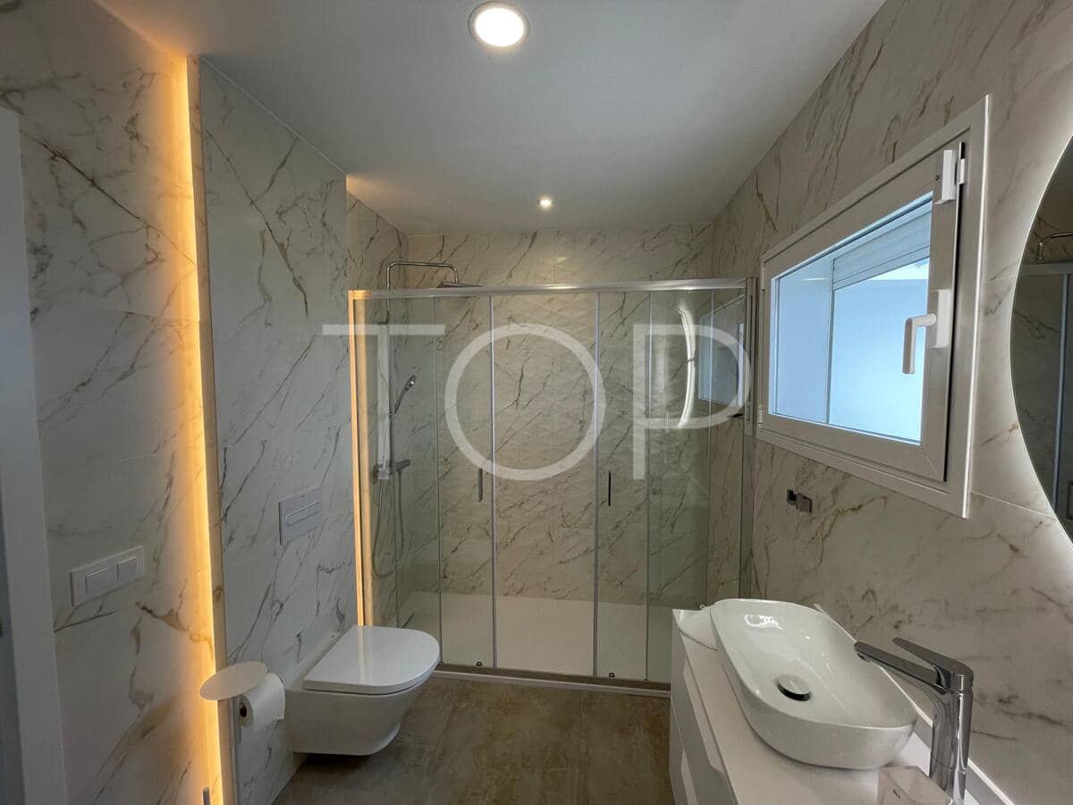 4 quarto Casa em Banda para arrendar em El Madronal com piscina garagem - 4 000 € (Ref: 9467810)