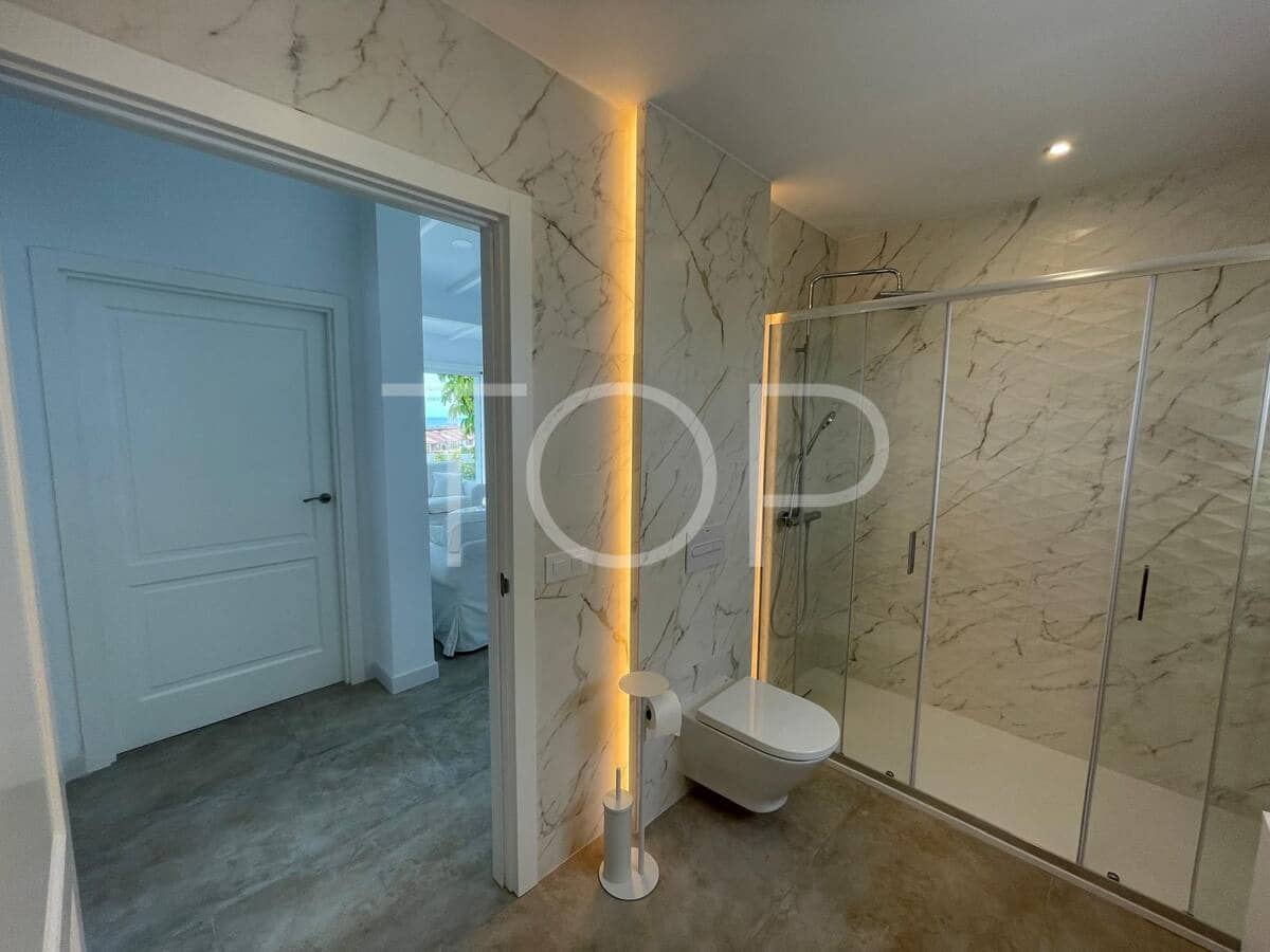 4 quarto Casa em Banda para arrendar em El Madronal com piscina garagem - 4 000 € (Ref: 9467810)