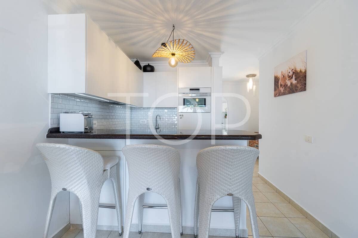 Piso de 2 habitaciones en Playa del Duque en venta - 1.300.000 € (Ref: 9474600)