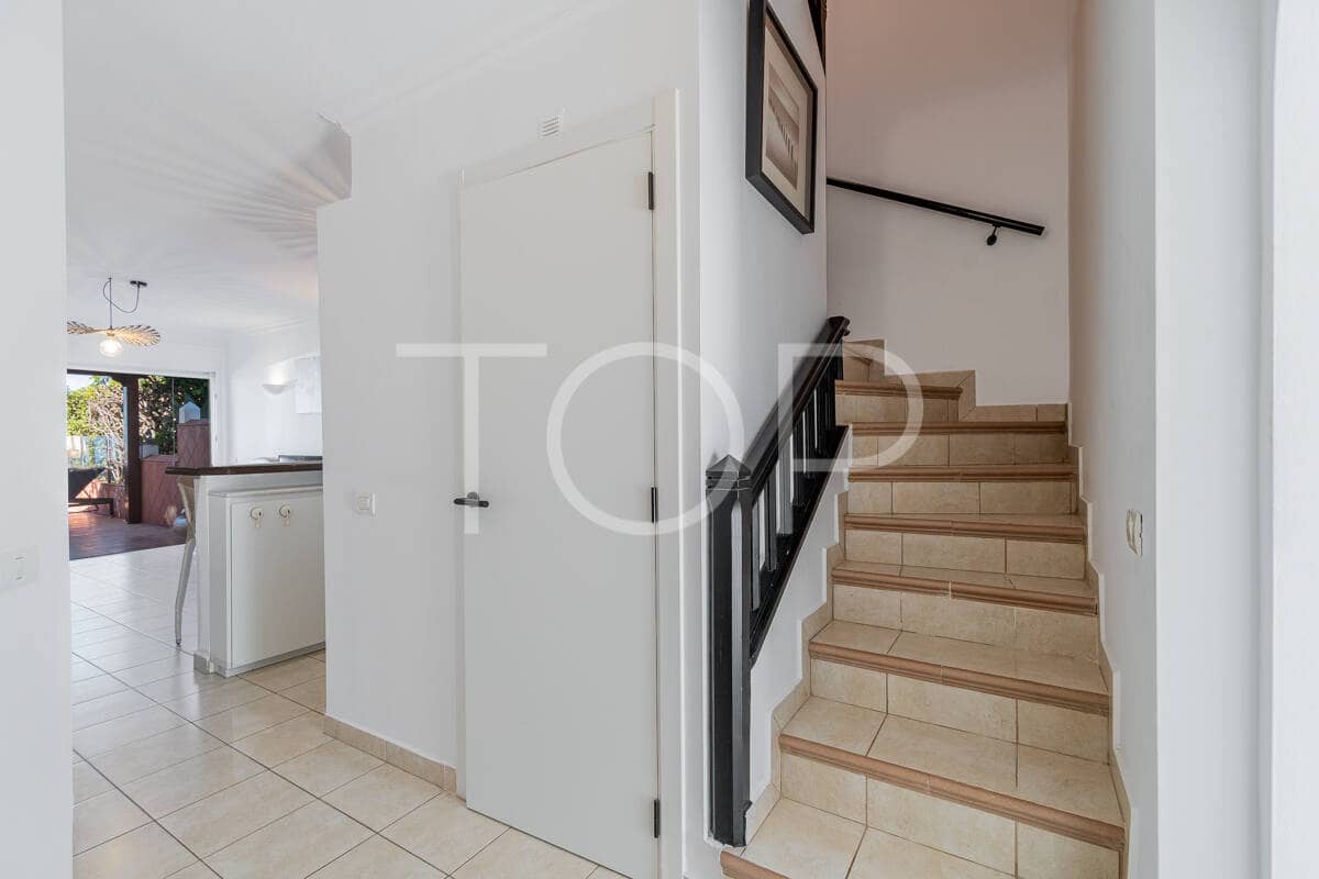 Piso de 2 habitaciones en Playa del Duque en venta - 1.300.000 € (Ref: 9474600)