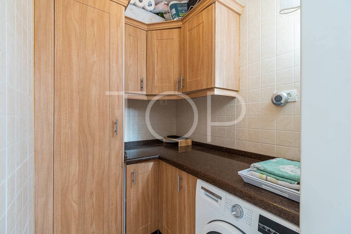 Piso de 2 habitaciones en Playa del Duque en venta - 1.300.000 € (Ref: 9474600)