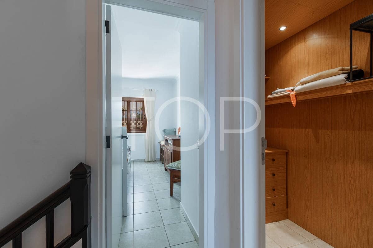 Piso de 2 habitaciones en Playa del Duque en venta - 1.300.000 € (Ref: 9474600)
