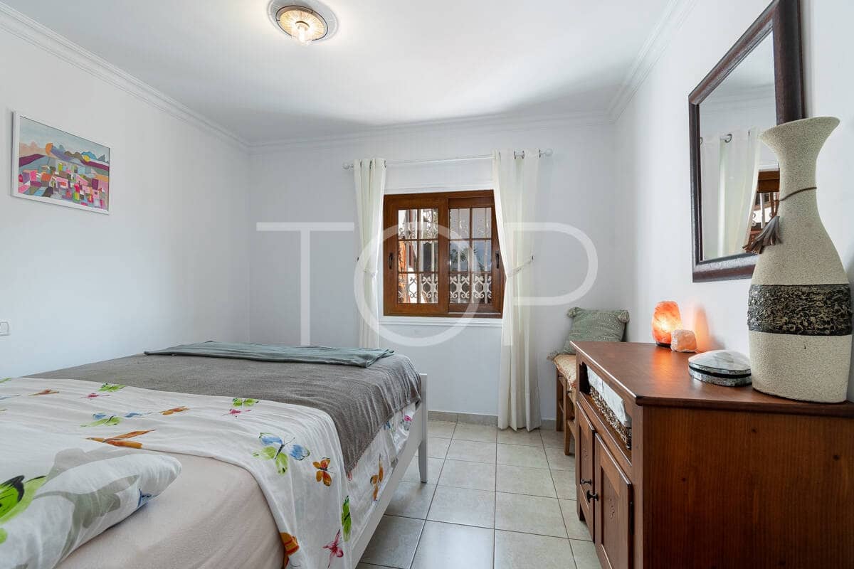 Piso de 2 habitaciones en Playa del Duque en venta - 1.300.000 € (Ref: 9474600)