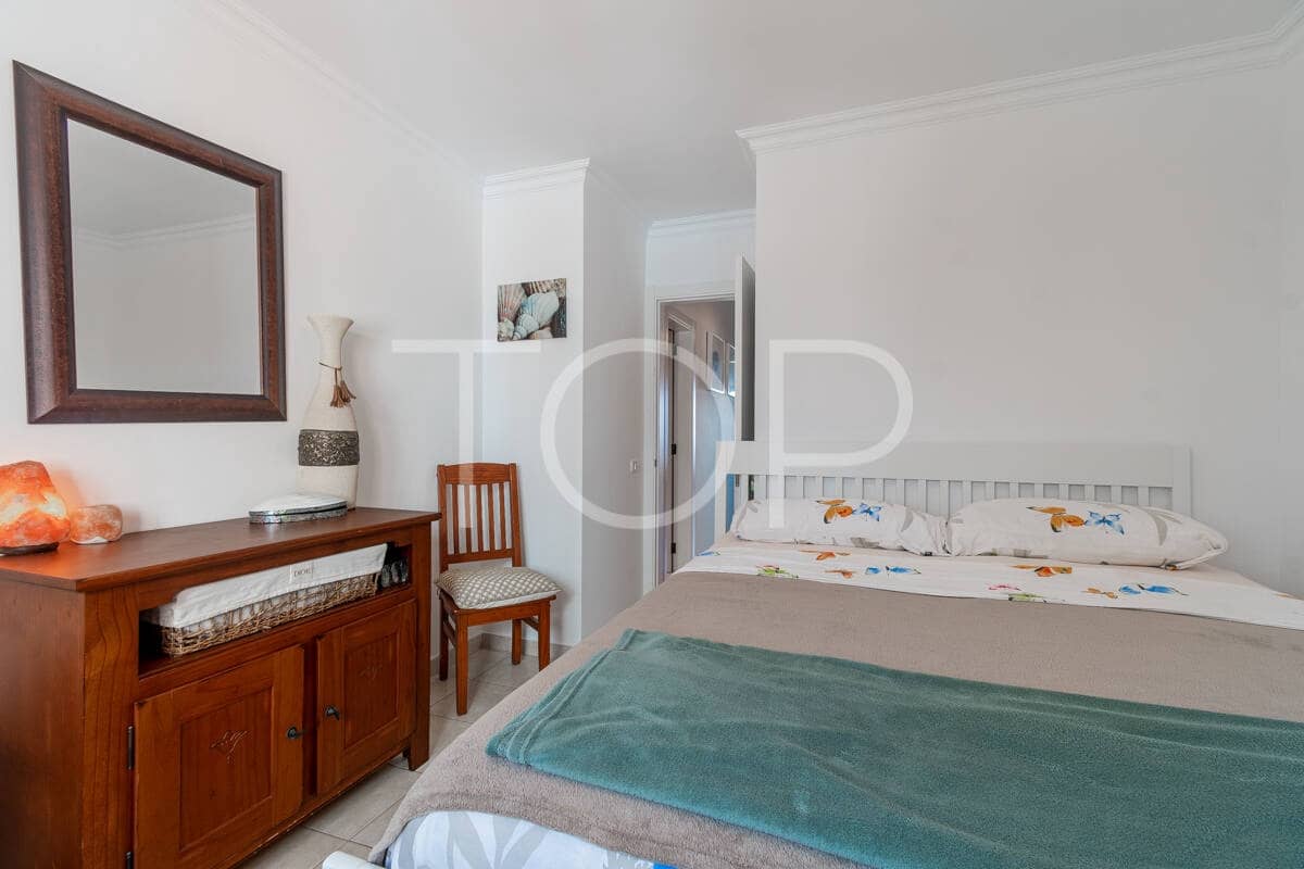 Piso de 2 habitaciones en Playa del Duque en venta - 1.300.000 € (Ref: 9474600)