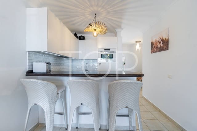 Piso de 2 habitaciones en Playa del Duque, Adeje en venta - 1.300.000 € (Ref: 9474600)