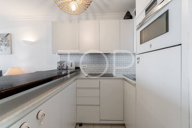 Piso de 2 habitaciones en Playa del Duque, Adeje en venta - 1.300.000 € (Ref: 9474600)