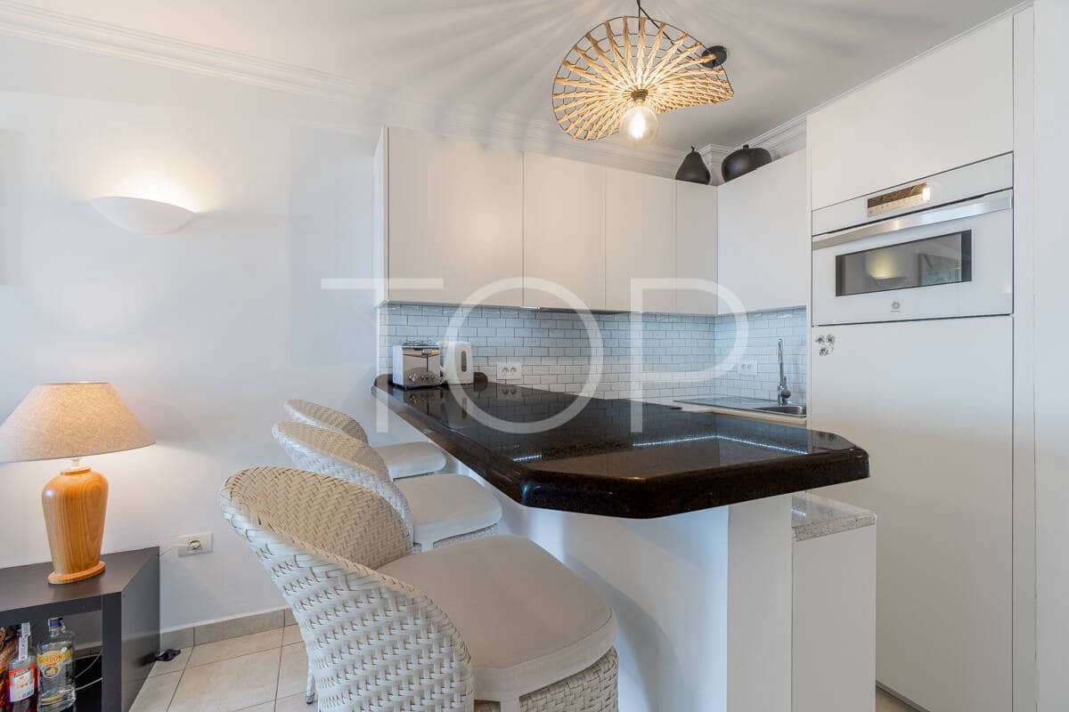 Piso de 2 habitaciones en Playa del Duque en venta - 1.300.000 € (Ref: 9474600)