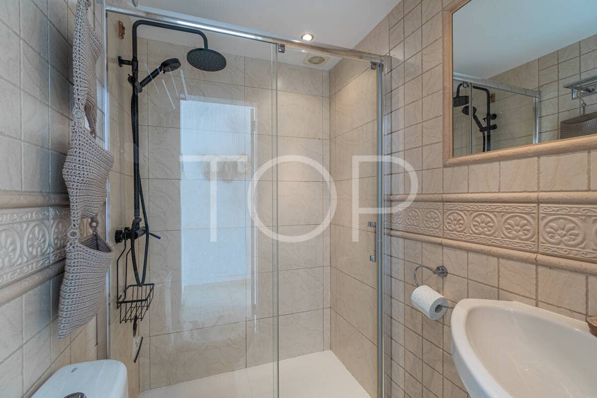 Piso de 2 habitaciones en Playa del Duque en venta - 1.300.000 € (Ref: 9474600)