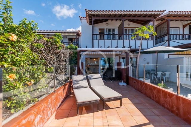 Piso de 2 habitaciones en Playa del Duque, Adeje en venta - 1.300.000 € (Ref: 9474600)