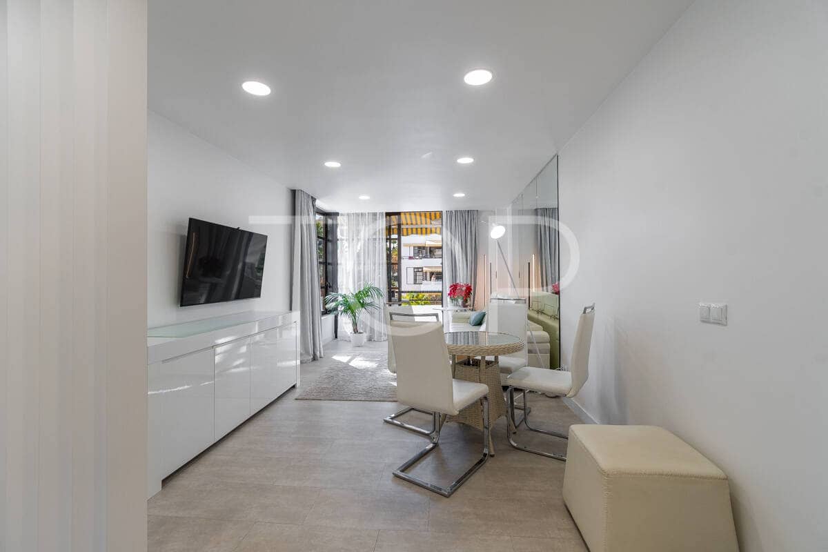 2 Zimmer Wohnung zu verkaufen in Playa de las Americas mit Pool - 570.000 € (Ref: 9474601)