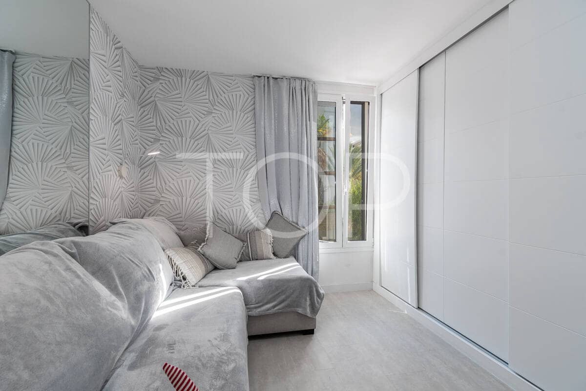 2 Zimmer Wohnung zu verkaufen in Playa de las Americas mit Pool - 570.000 € (Ref: 9474601)