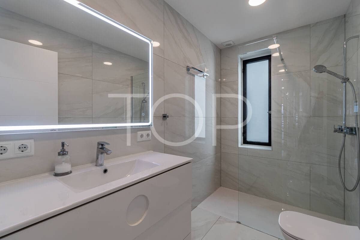 2 Zimmer Wohnung zu verkaufen in Playa de las Americas mit Pool - 570.000 € (Ref: 9474601)