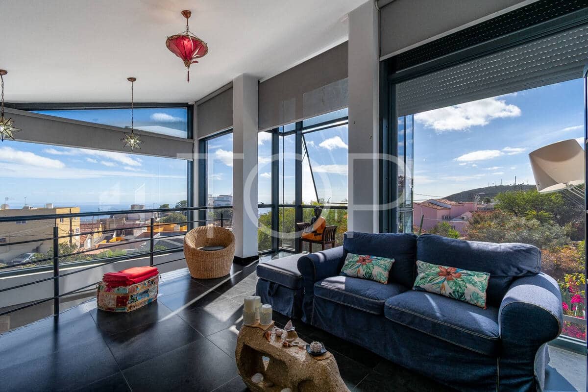 6 bedroom Villa for sale in Granadilla de Abona with garage - € 795,000 (Ref: 9481625)