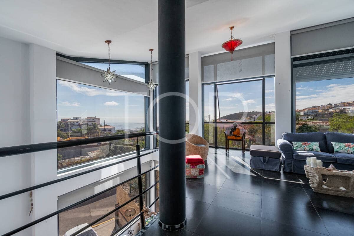 6 bedroom Villa for sale in Granadilla de Abona with garage - € 795,000 (Ref: 9481625)