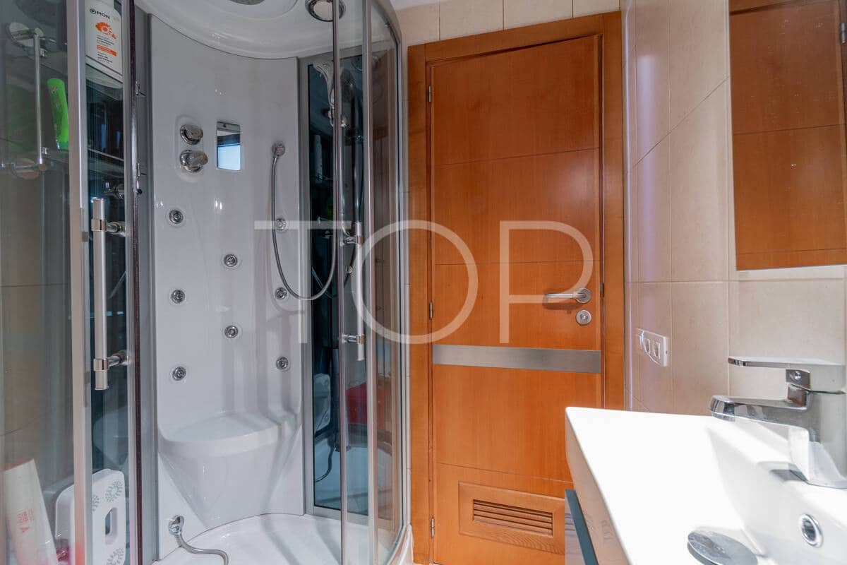 6 bedroom Villa for sale in Granadilla de Abona with garage - € 795,000 (Ref: 9481625)