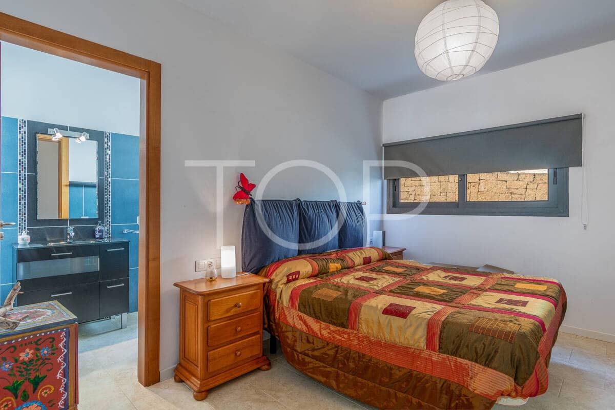 6 bedroom Villa for sale in Granadilla de Abona with garage - € 795,000 (Ref: 9481625)