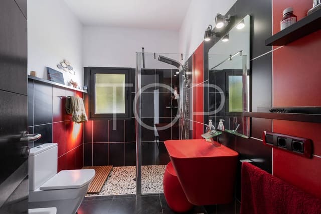 6 bedroom Villa for sale in Granadilla de Abona with garage - € 795,000 (Ref: 9481625)