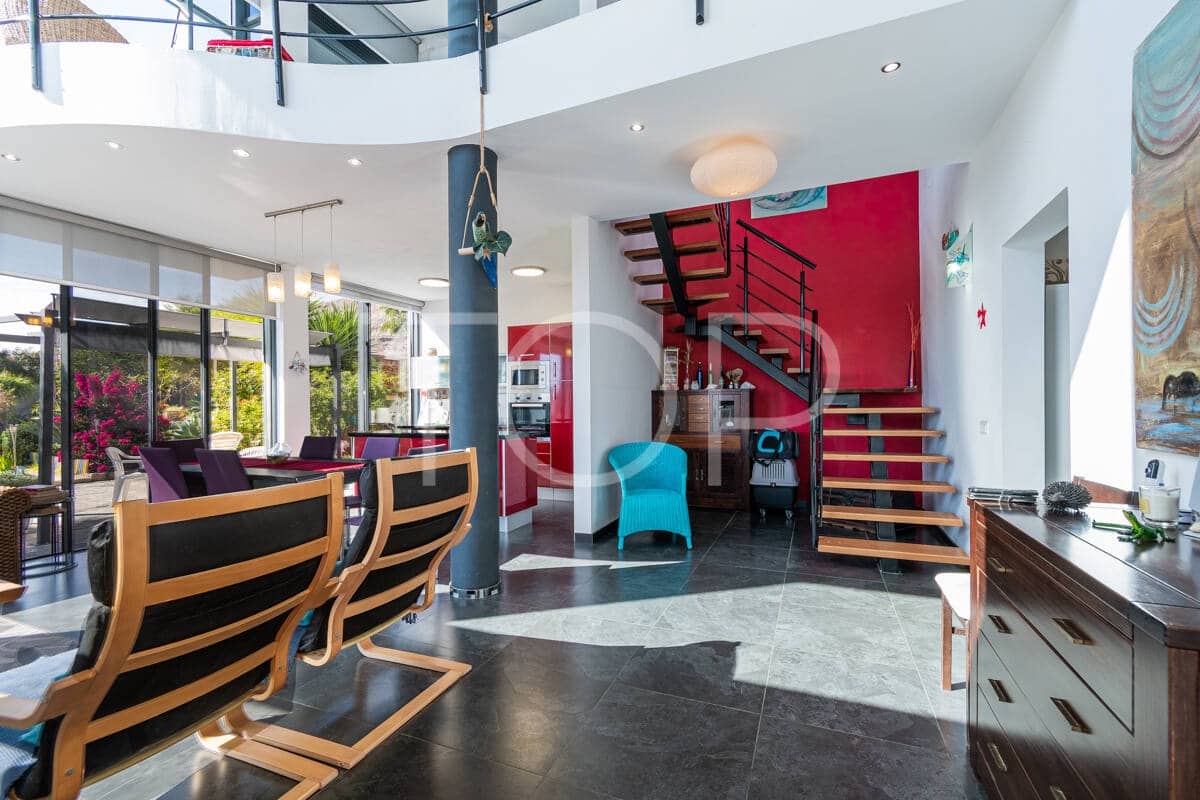 6 bedroom Villa for sale in Granadilla de Abona with garage - € 795,000 (Ref: 9481625)