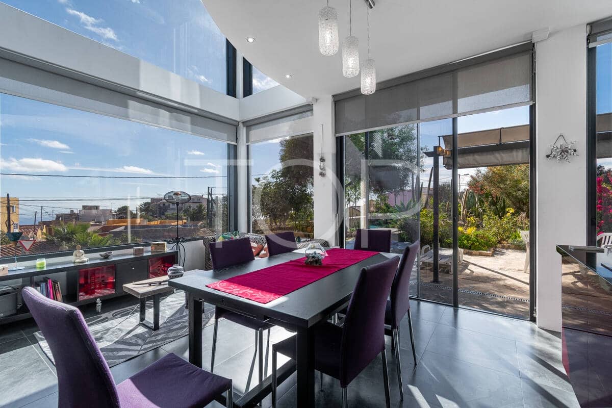 6 bedroom Villa for sale in Granadilla de Abona with garage - € 795,000 (Ref: 9481625)