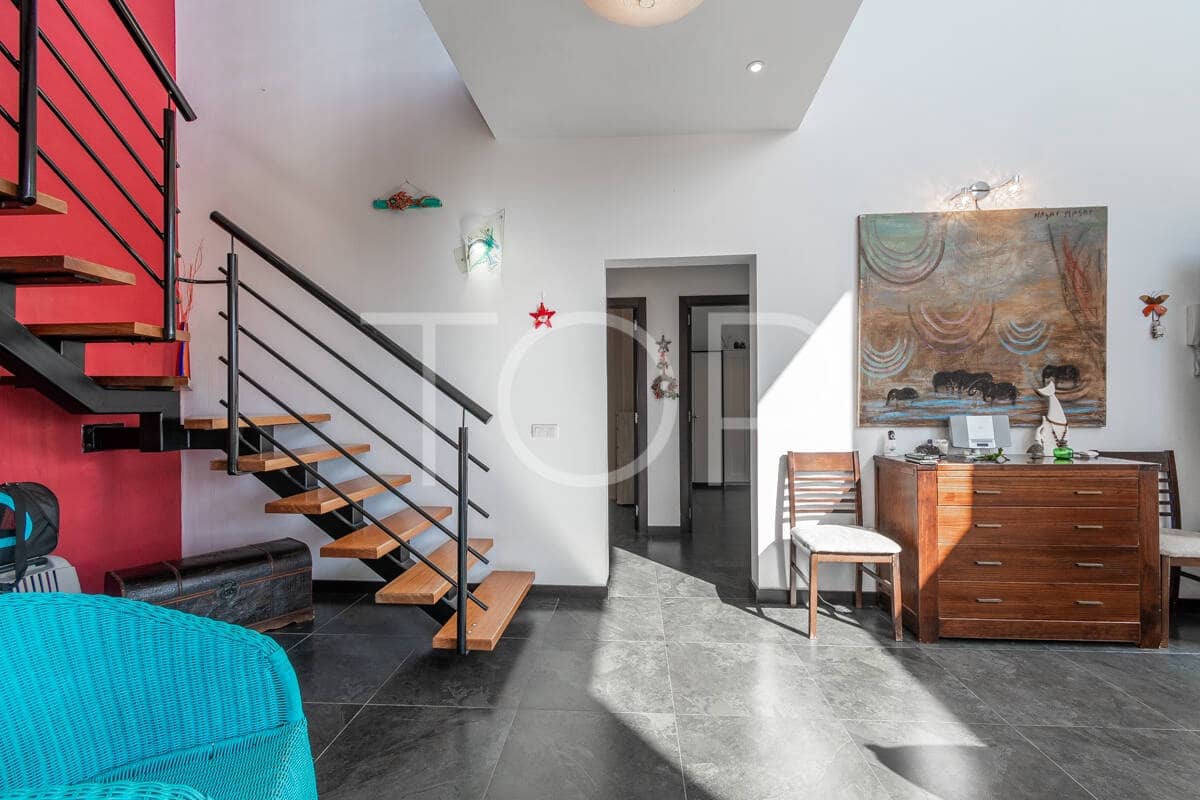 6 bedroom Villa for sale in Granadilla de Abona with garage - € 795,000 (Ref: 9481625)