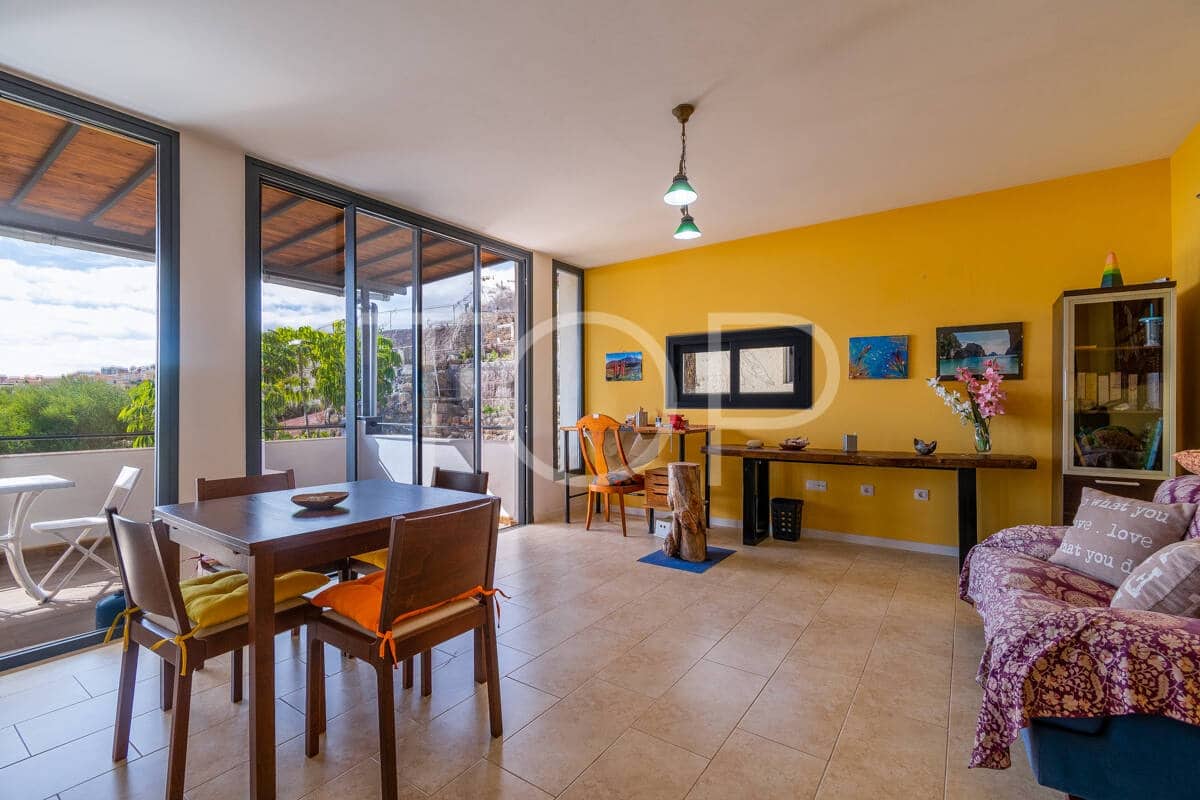 6 bedroom Villa for sale in Granadilla de Abona with garage - € 795,000 (Ref: 9481625)