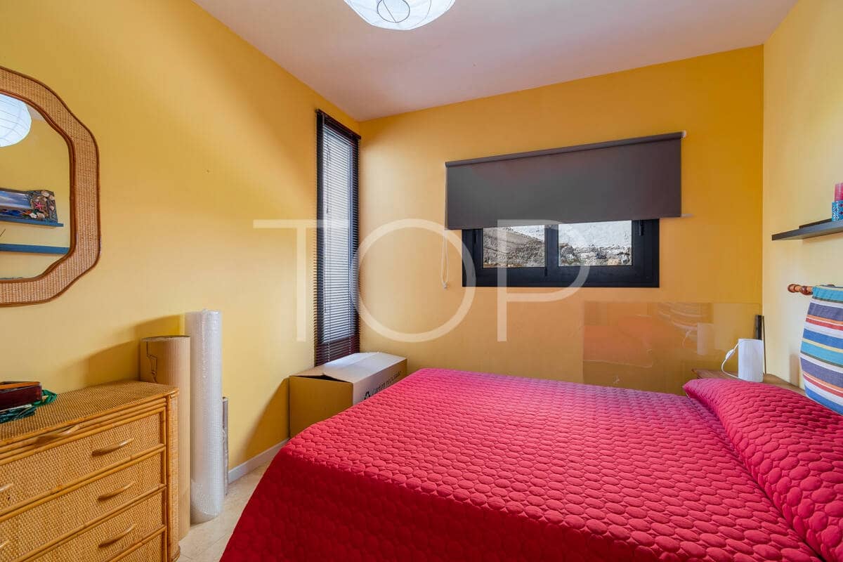 6 bedroom Villa for sale in Granadilla de Abona with garage - € 795,000 (Ref: 9481625)