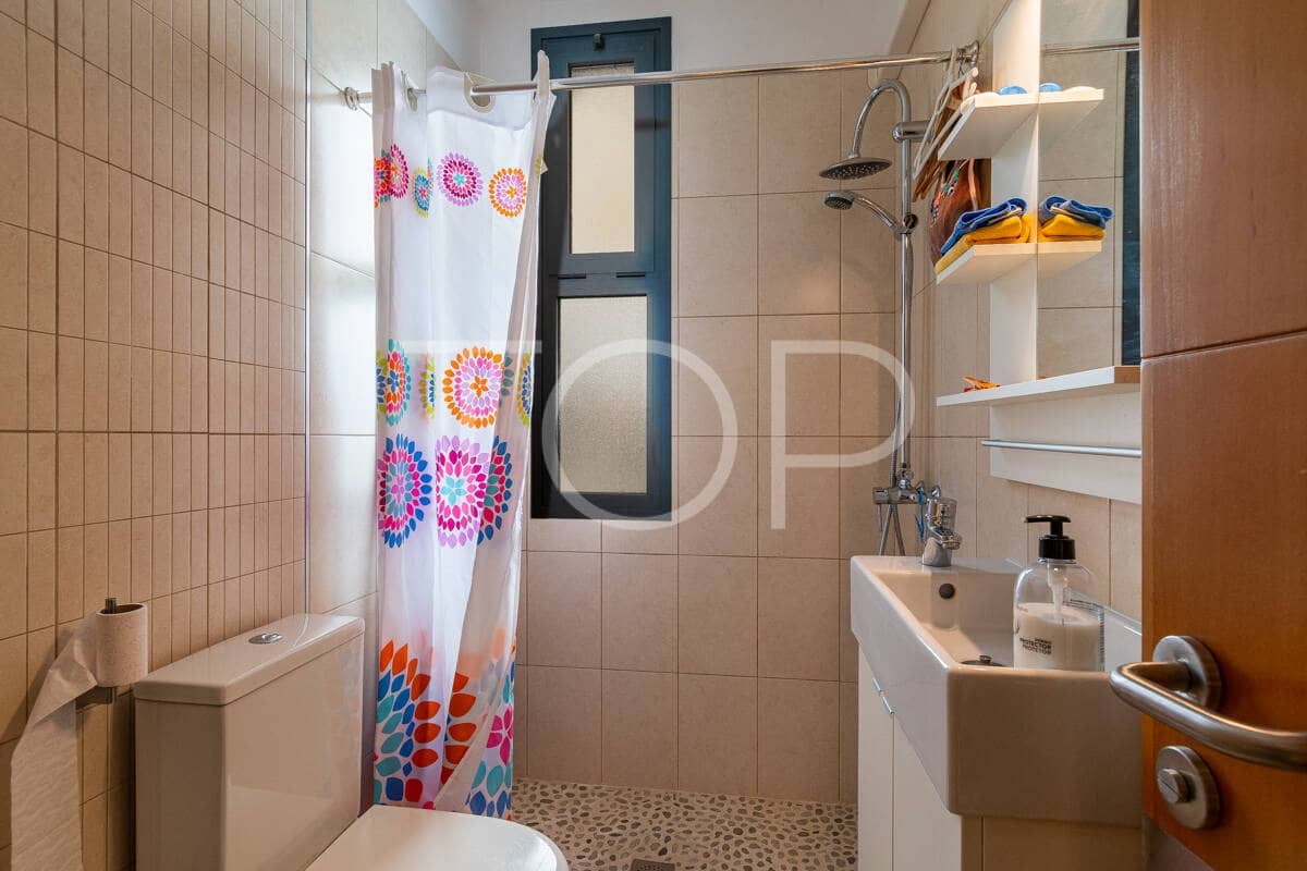 6 bedroom Villa for sale in Granadilla de Abona with garage - € 795,000 (Ref: 9481625)