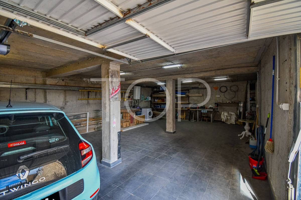 6 bedroom Villa for sale in Granadilla de Abona with garage - € 795,000 (Ref: 9481625)