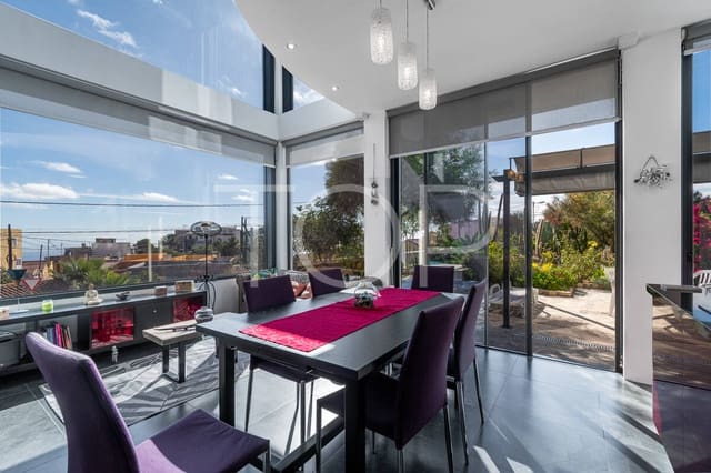 6 bedroom Villa for sale in Granadilla de Abona with garage - € 795,000 (Ref: 9481625)