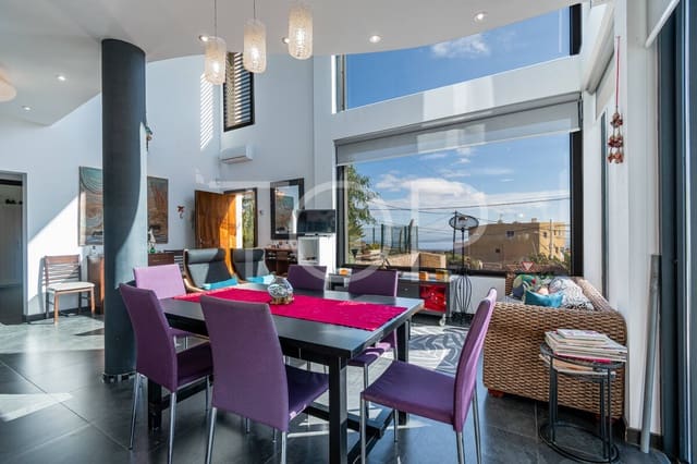 6 bedroom Villa for sale in Granadilla de Abona with garage - € 795,000 (Ref: 9481625)